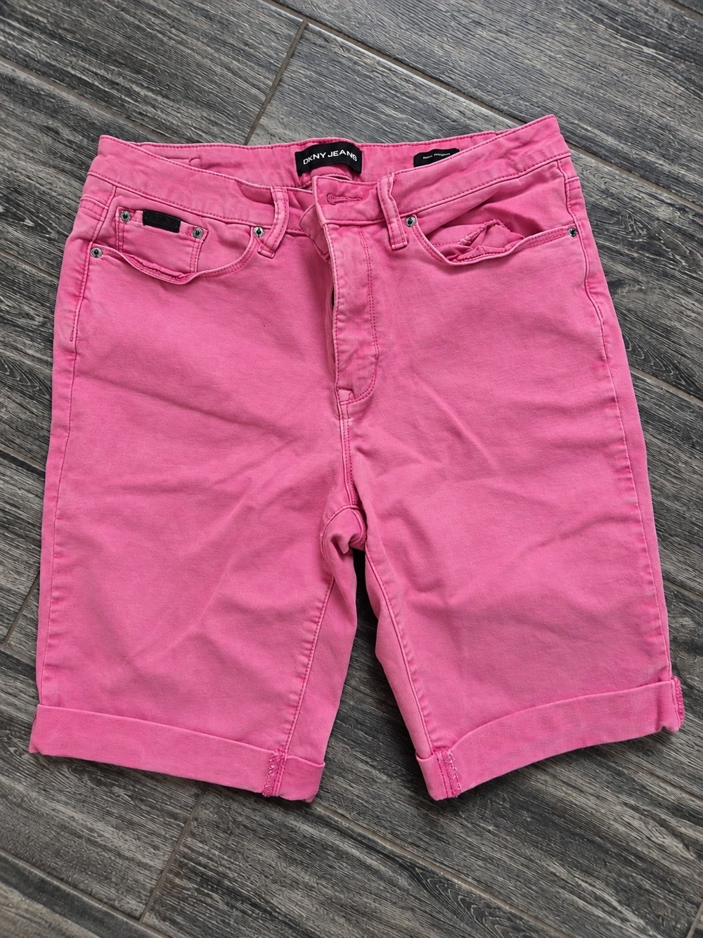DKNY Jeans Eldridge Women’s Size 10 Pink Denim Bermuda Shorts Cuffed